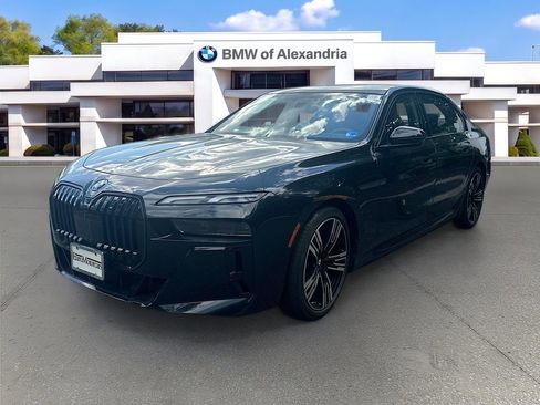 Used 2025 BMW i7 xDrive60 AWD/4WD image 3