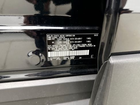 Used 2025 Toyota RAV4 XLE AWD/4WD image 20