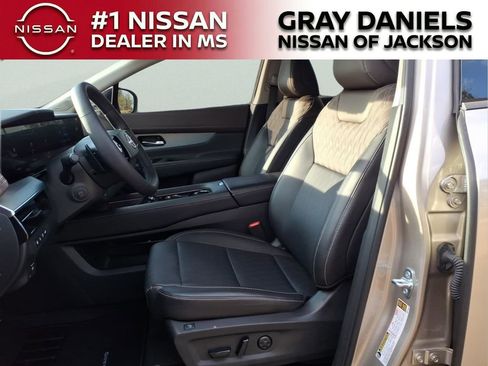 Certified 2025 Nissan Murano Platinum w/ Cargo Package image 23