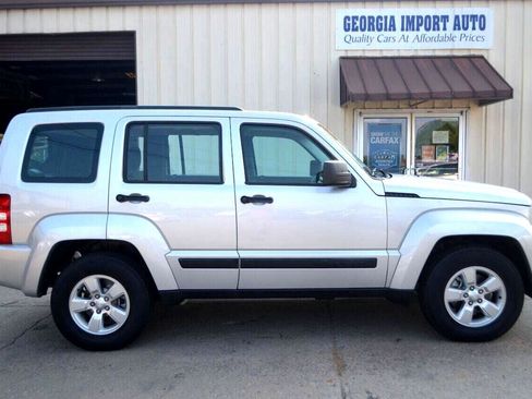 Used 2012 Jeep Liberty Sport image 6