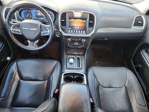 Used 2018 Chrysler 300 Limited image 10