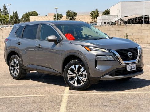 Used 2023 Nissan Rogue SV FWD image 2