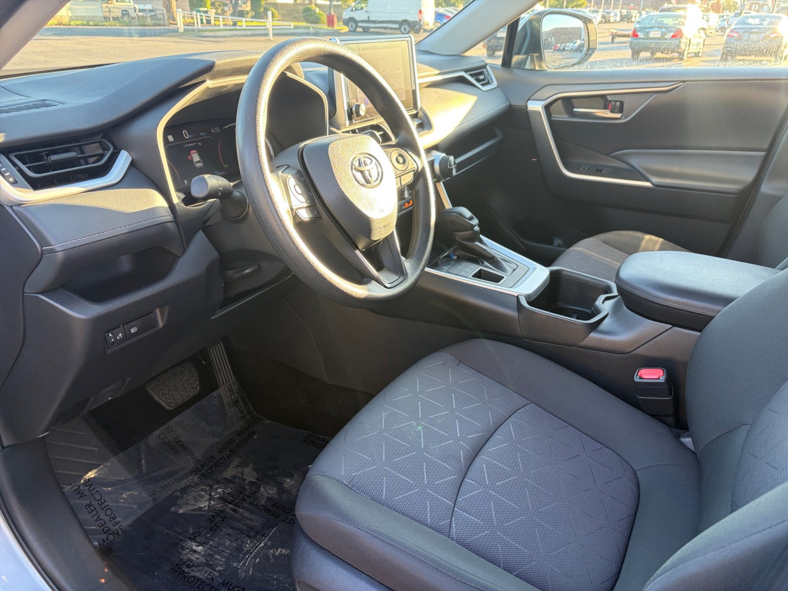 Used 2024 Toyota RAV4 XLE AWD/4WD image 10