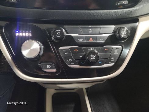 Used 2017 Chrysler Pacifica LX image 40