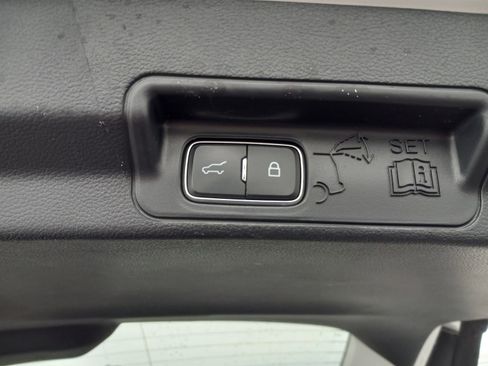 Used 2025 Ford Explorer Active image 12