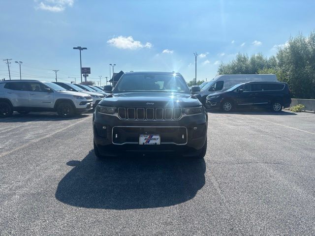 Used 2023 Jeep Grand Cherokee Overland w/ Luxury Tech Group IV AWD/4WD image 3