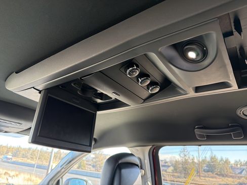 Used 2017 Dodge Grand Caravan SXT w/ Driver Convenience Group image 61