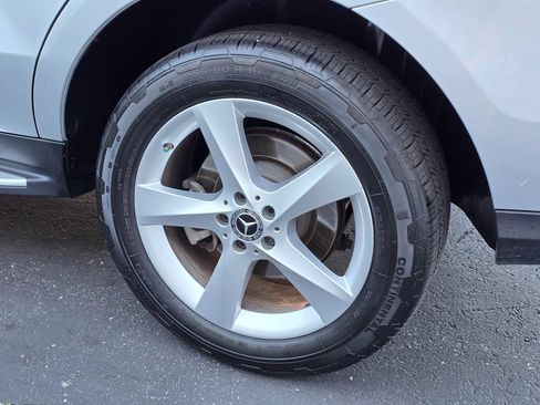 Used 2019 Mercedes-Benz GLE 400 4MATIC image 11