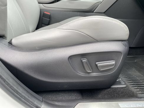 Used 2023 Toyota Venza Limited AWD/4WD image 35