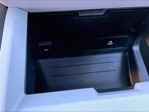 Used 2025 Land Rover Defender 110 S image 26