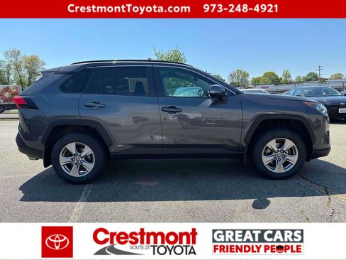 Used 2022 Toyota RAV4 LE AWD/4WD image 5