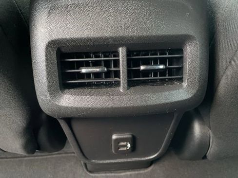 Used 2024 Chevrolet Equinox LT image 28