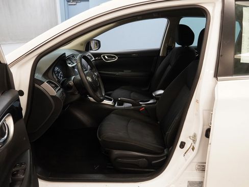 Used 2019 Nissan Sentra SV image 4