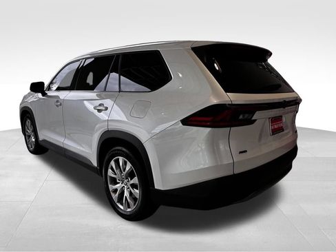 Used 2025 Toyota Grand Highlander AWD image 4