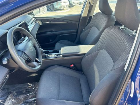 Used 2025 Toyota Camry LE image 27