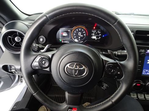 Used 2023 Toyota GR86 RWD image 4