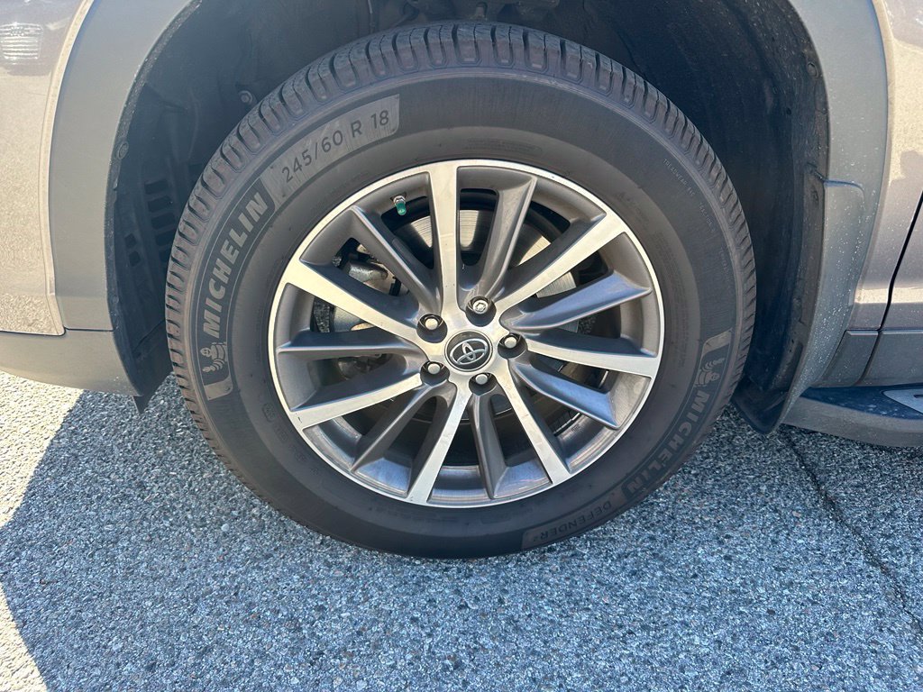 Certified 2019 Toyota Highlander XLE FWD image 9