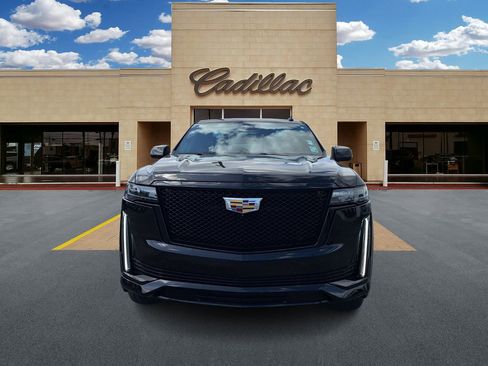 Used 2023 Cadillac Escalade ESV Sport Platinum w/ Heavy-Duty Trailer Package image 8