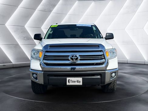 Used 2017 Toyota Tundra SR5 w/ SR5 Upgrade Package AWD/4WD image 8