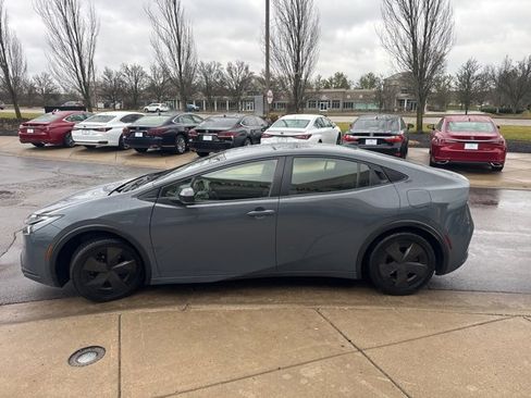 Used 2023 Toyota Prius LE image 6