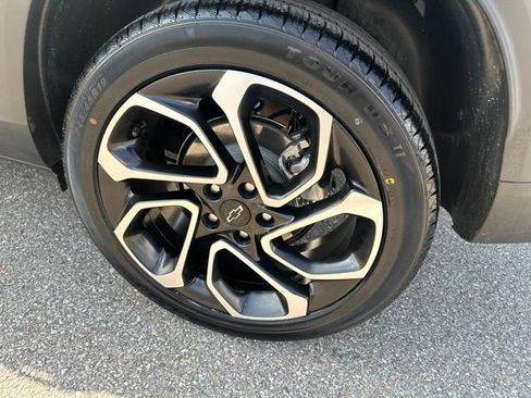 Used 2024 Chevrolet Trax RS w/ Sunroof Package FWD image 25