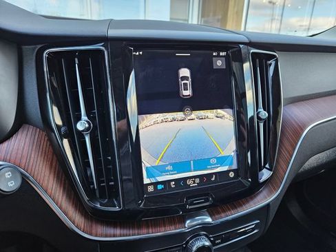 Certified 2024 Volvo XC60 B5 Plus w/ Protection Package Premier AWD/4WD image 28