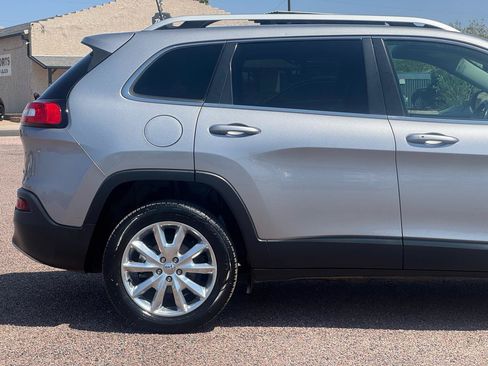 Used 2016 Jeep Cherokee Limited FWD image 13