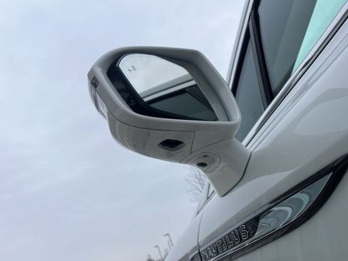 Used 2022 Lincoln Nautilus Black Label w/ Class II Trailer Tow Package image 43