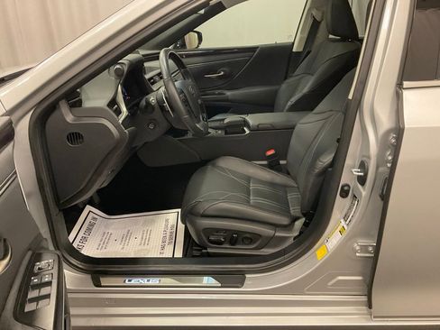 Used 2020 Lexus ES 350 w/ Accessory Package FWD image 4