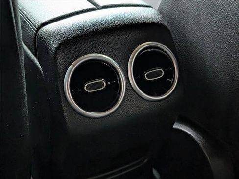 Used 2020 Mercedes-Benz GLB 250 image 15