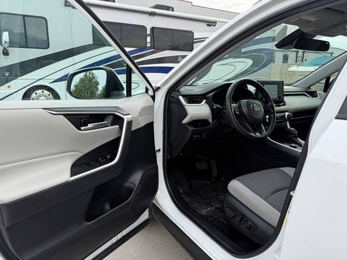 Used 2021 Toyota RAV4 XLE AWD/4WD image 14