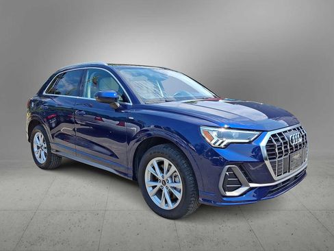 Used 2023 Audi Q3 2.0T Premium w/ Convenience Package AWD/4WD image 2