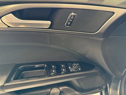 Used 2016 Ford Fusion SE FWD image 23