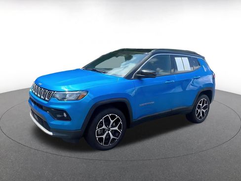 Used 2025 Jeep Compass Limited AWD/4WD image 7