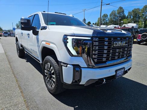 Used 2024 GMC Sierra 2500 Denali Ultimate w/ Max Trailering Package AWD/4WD image 7