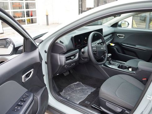 New 2025 Kia K4 LXS image 10