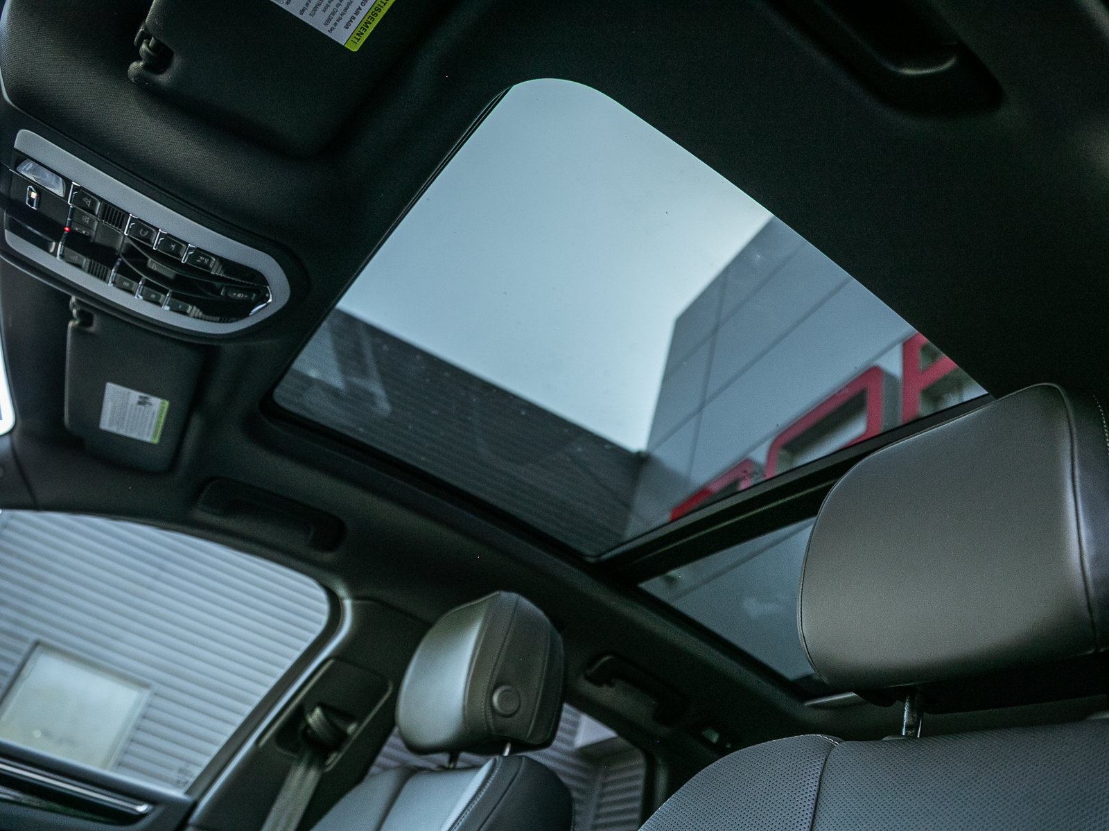Certified 2026 Porsche Macan AWD/4WD image 15
