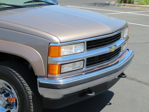 Used 1996 Chevrolet Suburban 2500 AWD/4WD image 31