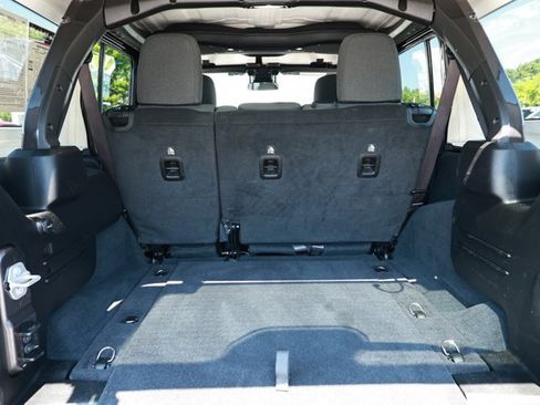 Used 2025 Jeep Wrangler Unlimited Sahara AWD/4WD image 10