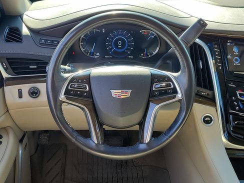 Used 2020 Cadillac Escalade Luxury w/ LPO, Radiant Package AWD/4WD image 13