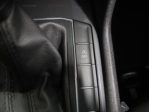 Used 2021 Volkswagen Tiguan S image 25