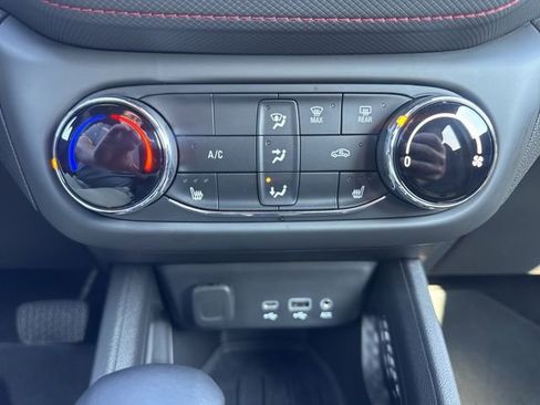 Used 2022 Chevrolet TrailBlazer RS image 32