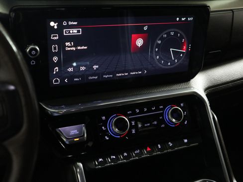 Used 2022 GMC Sierra 1500 Denali w/ Technology Package AWD/4WD image 22