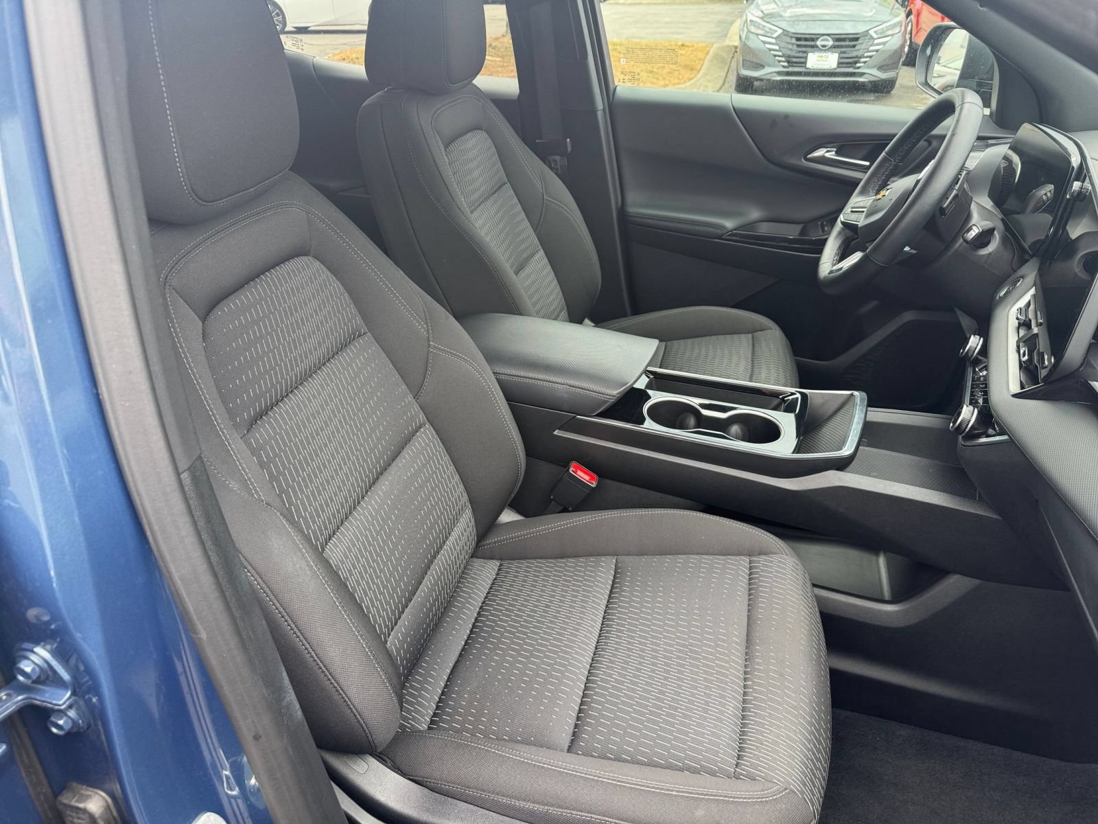 Used 2025 Chevrolet Equinox LT FWD image 36