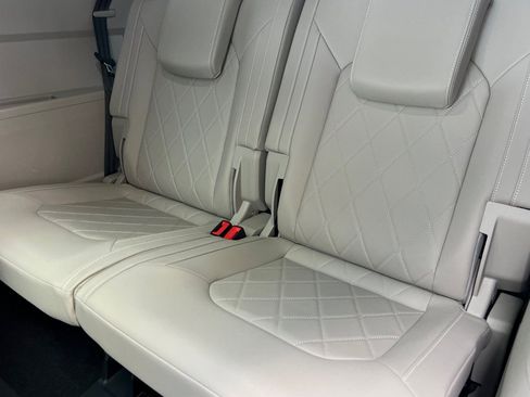 Used 2025 Volkswagen Atlas SEL Premium R-Line image 12