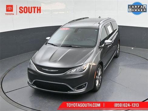 Used 2020 Chrysler Pacifica Limited image 42