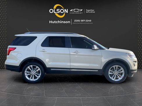 Used 2018 Ford Explorer XLT w/ Equipment Group 201A AWD/4WD image 14