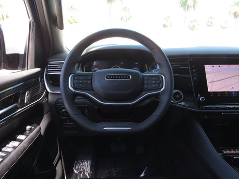 Used 2022 Jeep Wagoneer Series III w/ Convenience Group I AWD/4WD image 25