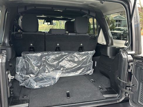 Used 2025 Jeep Wrangler Sahara image 26