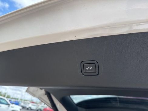 Used 2023 Chevrolet Traverse Premier FWD image 34